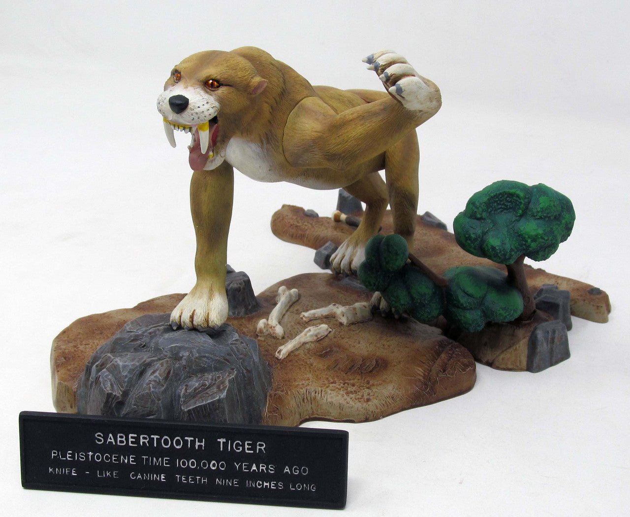 Prehistoric Scenes Saber Tooth Tiger 1/13 Plastic Model| Hobby