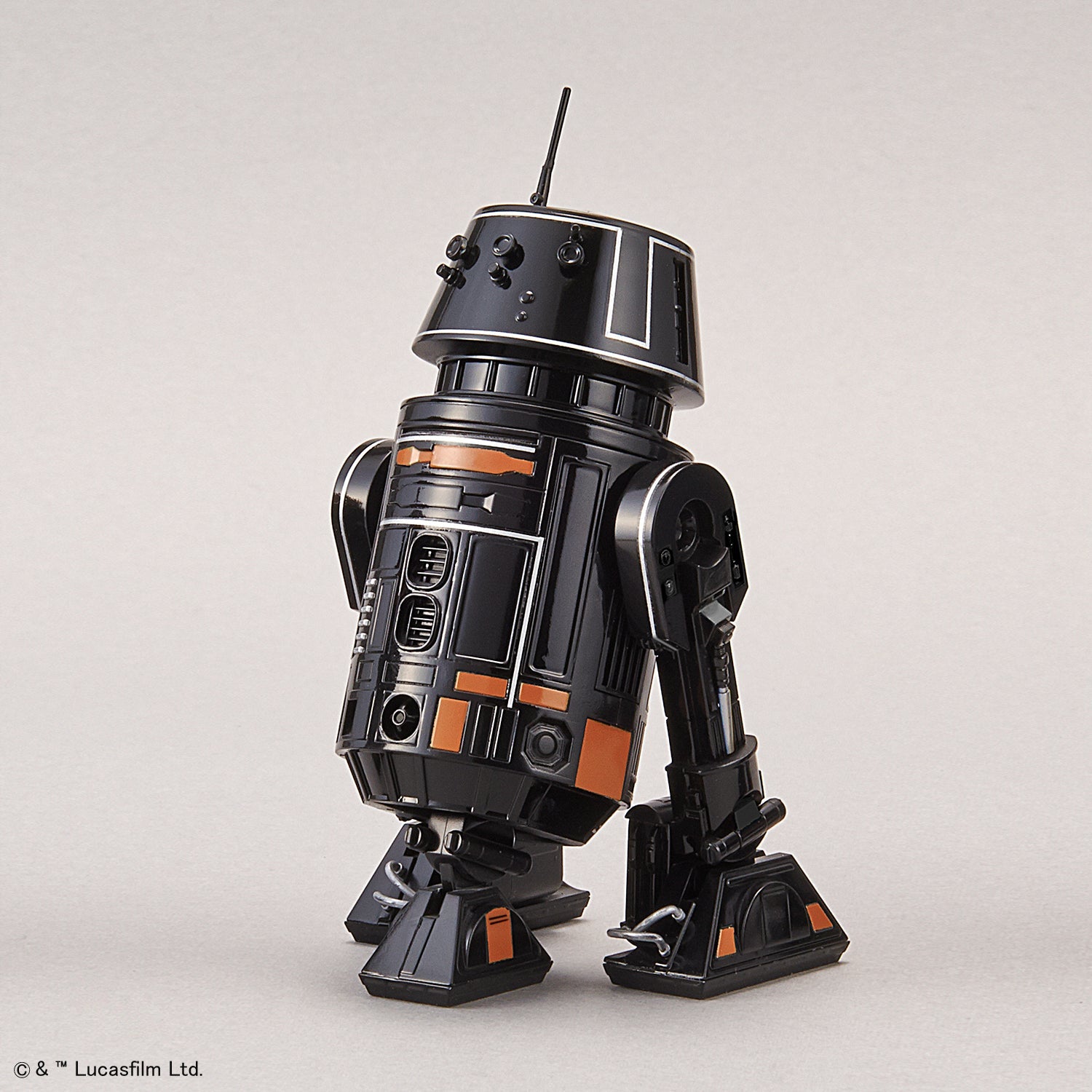 Bandai Star Wars 1/12 R2-Q2 – Modellino Astromech Droid In Scala, Altezza 9,1 Cm